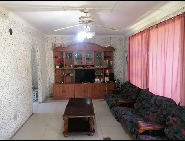 3 BEDROOM HOUSE FOR SALE IN UMLAZI Z